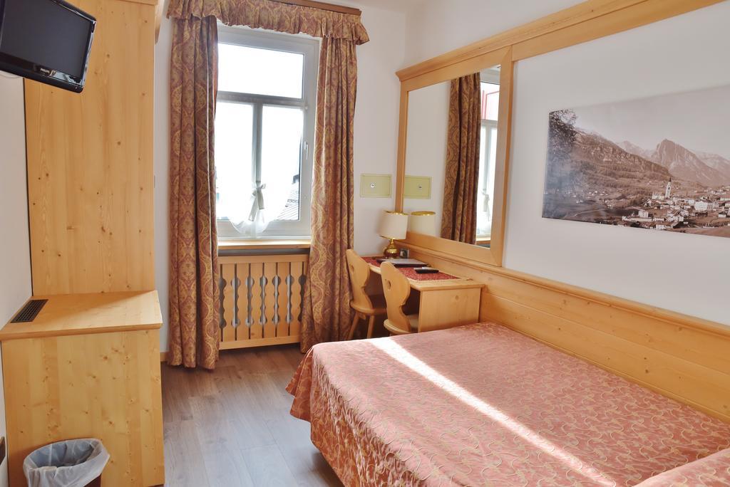 Hotel Regina Cortina d'Ampezzo Kamer foto